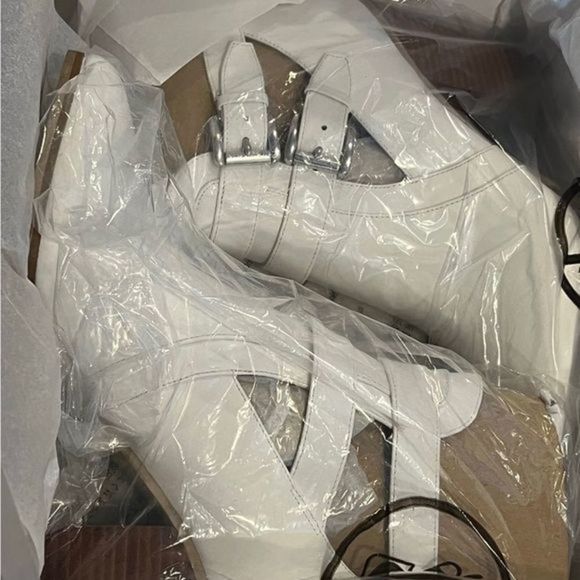 NEW WITH BOX & Gift Box- Michael Kors Walden Bootie Optic White 9 - Picture 3 of 6